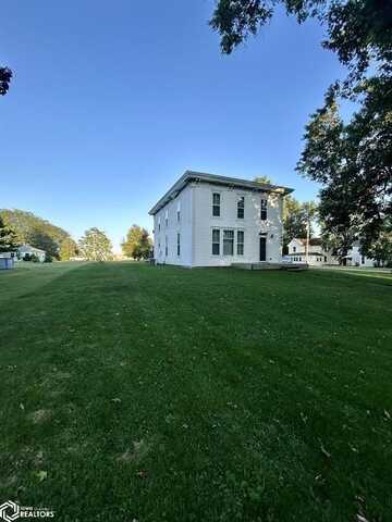 409 S Locust Street, Winfield, IA 52659