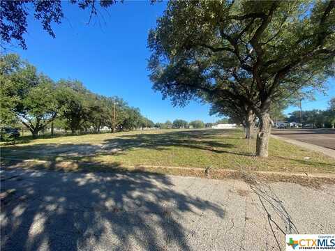 1902 E North Street, Victoria, TX 77901