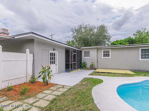 Laurina, JACKSONVILLE, FL 32216