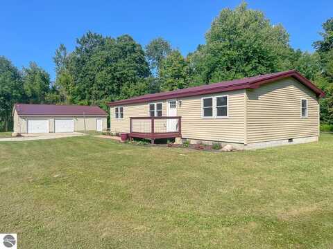 5664 N County Line Road, Coleman, MI 48618