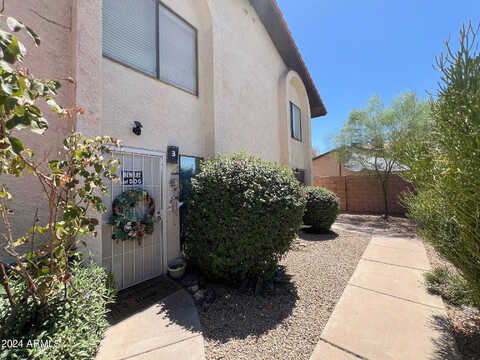 E Tracy Lane, Phoenix, AZ 85032