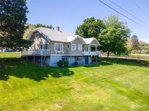 S Saunders Street, Chelan, WA 98816