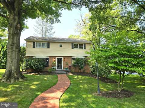 56 NORTHVIEW DRIVE, LANCASTER, PA 17601