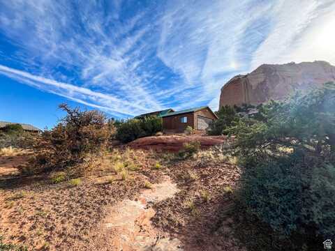 10 PIONEER DR., La Sal, UT 84530