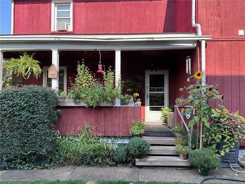 13 Pine St, Natrona, PA 15065