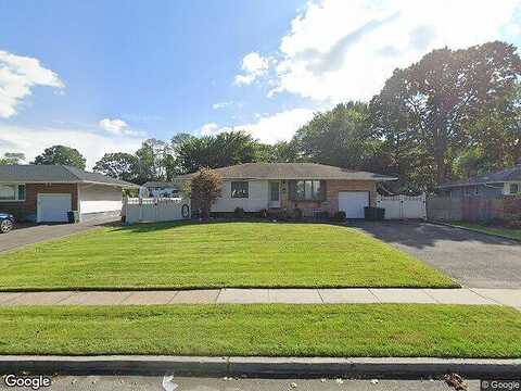 Donna, COMMACK, NY 11725