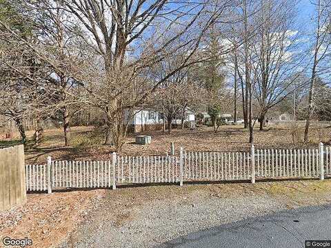 Mamie, REIDSVILLE, NC 27320