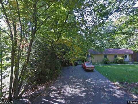 Huckle Hill, BERNARDSTON, MA 01337