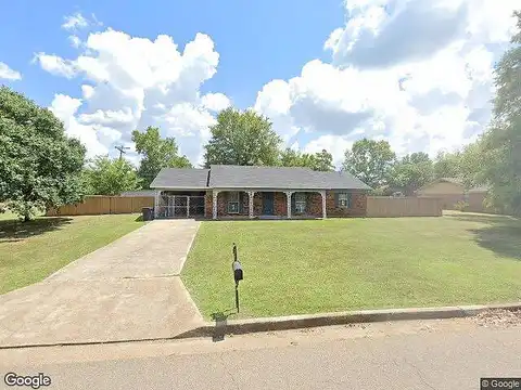 Park Circle, CLARKSDALE, MS 38614