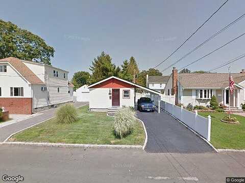 Montgomery Ave, WEST BABYLON, NY 11704