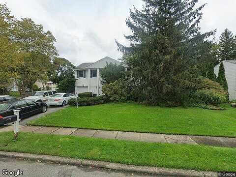 Suttonwood, COMMACK, NY 11725