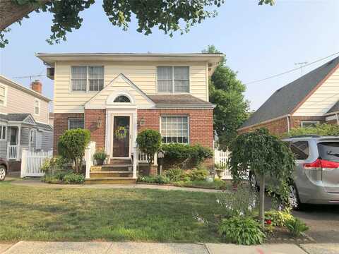 82Nd, GLEN OAKS, NY 11004