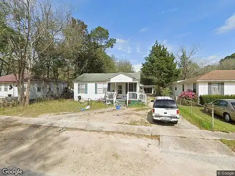 1St, CRESTVIEW, FL 32536