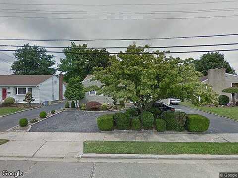 11Th, HICKSVILLE, NY 11801