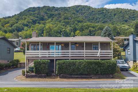 38 Boulder Lane, Maggie Valley, NC 28751