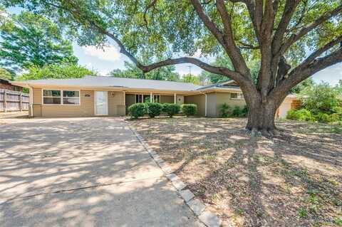 1016 Cavender Drive, Hurst, TX 76053