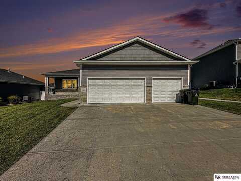 1215 Oakview Drive, Hickman, NE 68372