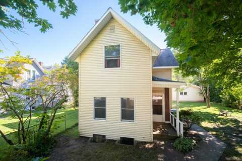 369 4th Street, Manistee, MI 49660