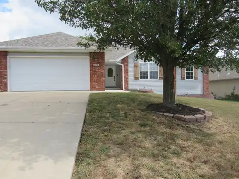 576 S Kings Gate Court, Nixa, MO 65714