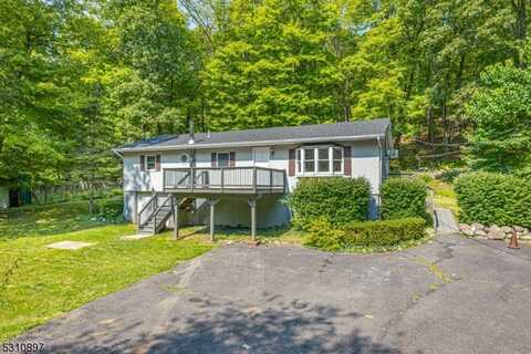 921 Plymouth Lake Dr, Stillwater, NJ 07860