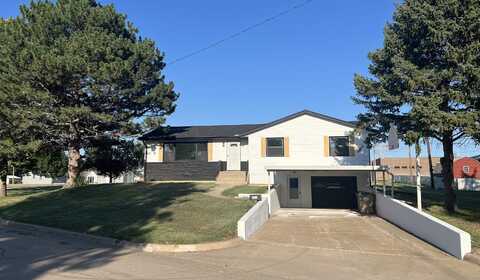 1112 N Clay, Hoisington, KS 67544