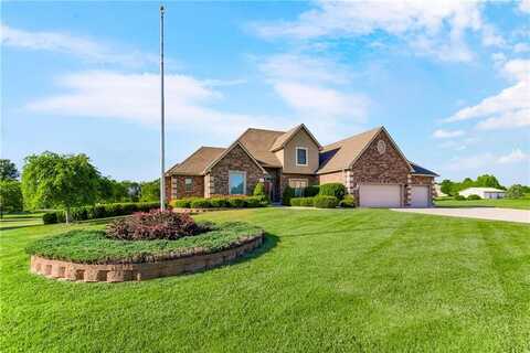 24406 Woodland Circle, Lees Summit, MO 64086