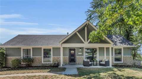 5501 NW Clubhouse Cove, Parkville, MO 64152