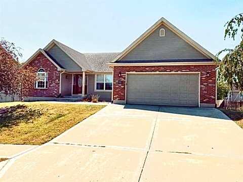 915 W 8th Avenue, Kearney, MO 64060