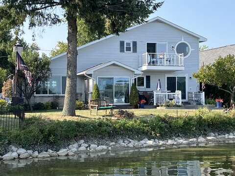 11580 Round Lake, Manitou Beach, MI 49253