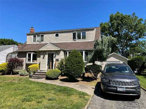 3995 New Road, Seaford, NY 11783