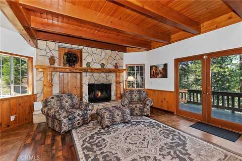 286 N Fairway Drive, Lake Arrowhead, CA 92391