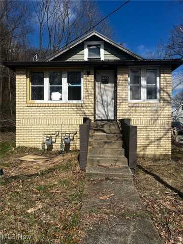 721 Vernon Odom Boulevard, Akron, OH 44307