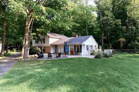 12 Forest Drive, Chagrin Falls, OH 44022