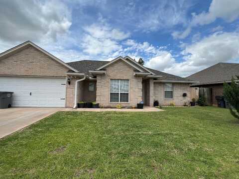 4425 SW Parkway Dr, Lawton, OK 73505