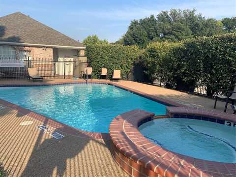 800 Palomino Drive, Euless, TX 76039