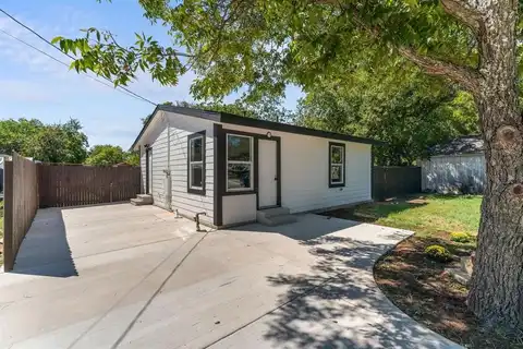 207 E Purdom Avenue, Alvarado, TX 76009