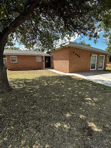 1005 NW 9th St, Andrews, TX 79714