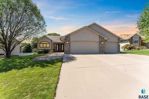 205 N Dewberry Ave, Sioux Falls, SD 57110