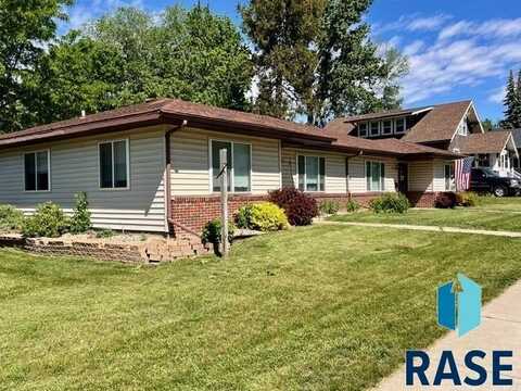 316 E 2nd St, Canton, SD 57013