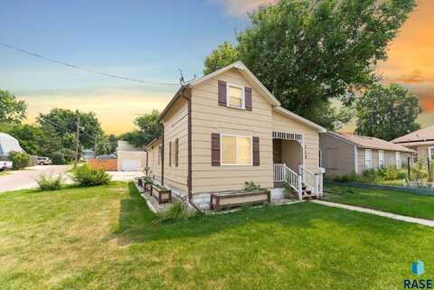 112 N Trapp Ave, Sioux Falls, SD 57104