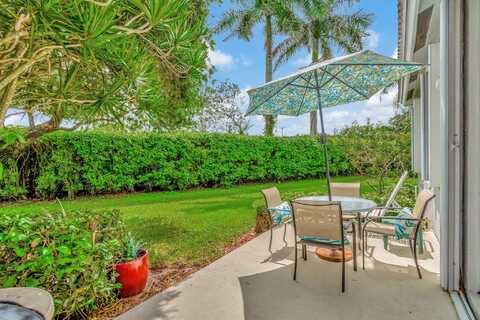 10704 Royal Caribbean Circle, Boynton Beach, FL 33437