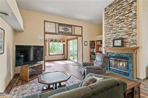 7604 Ojibway Park Bay, Woodbury, MN 55125