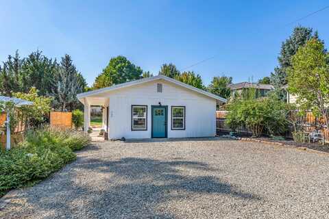 700 Hueners Lane, Jacksonville, OR 97530