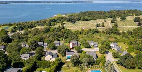 42 Pequot Lane, Middletown, RI 02842