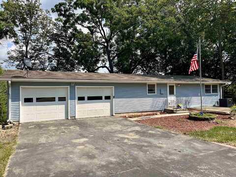 106 Cedar Drive, Waverly, IA 50677