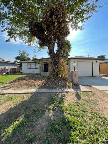 3212 P Street, Bakersfield, CA 93304