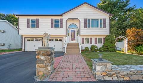 25 Laurie Place, Waterbury, CT 06704