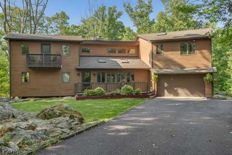 12 Symonds Ln, Lebanon, NJ 08826