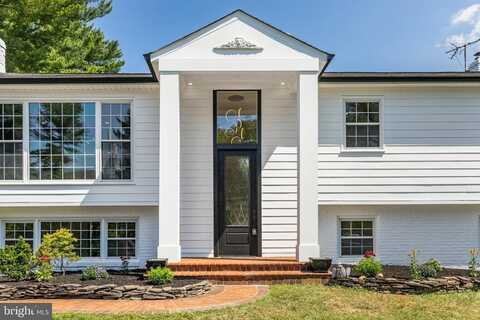 8983 BROOK RD, MCLEAN, VA 22102