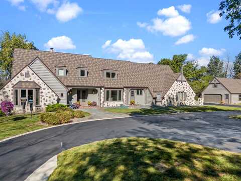 9555 N Range Line Rd, River Hills, WI 53217